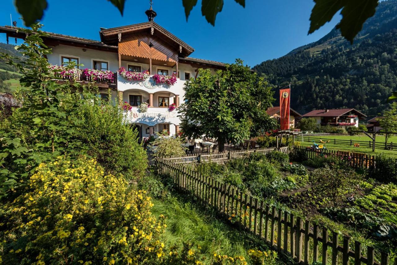 Bauernhofhotel "Die Unterbergerin": Farm Stay with Spa Access in Gastein Dorfgastein Exterior photo