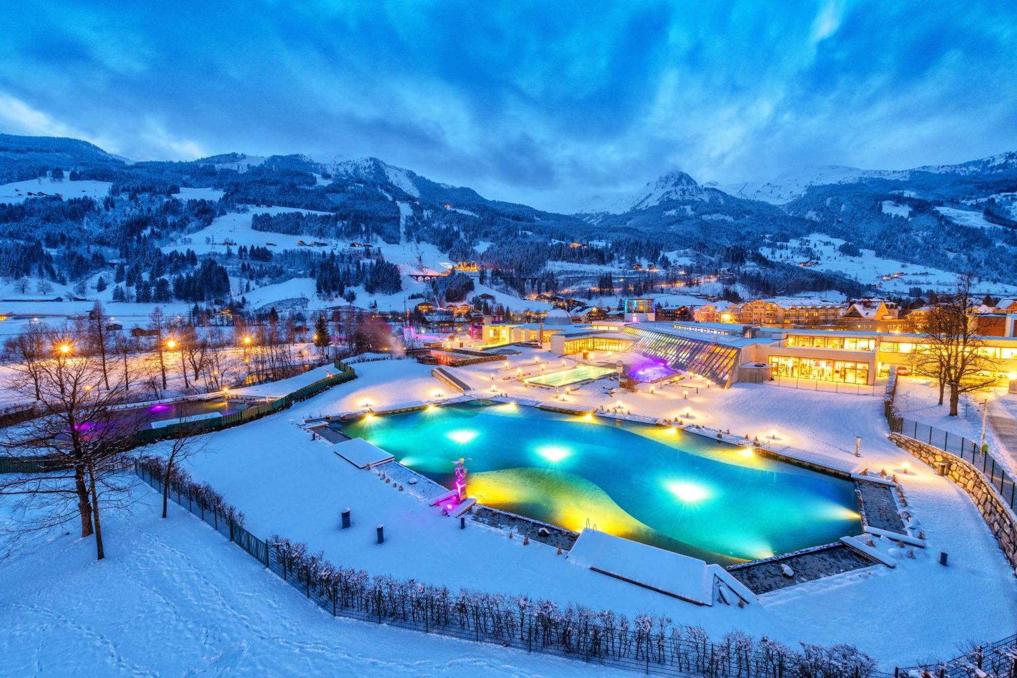 Bauernhofhotel "Die Unterbergerin": Farm Stay with Spa Access in Gastein Dorfgastein Exterior photo