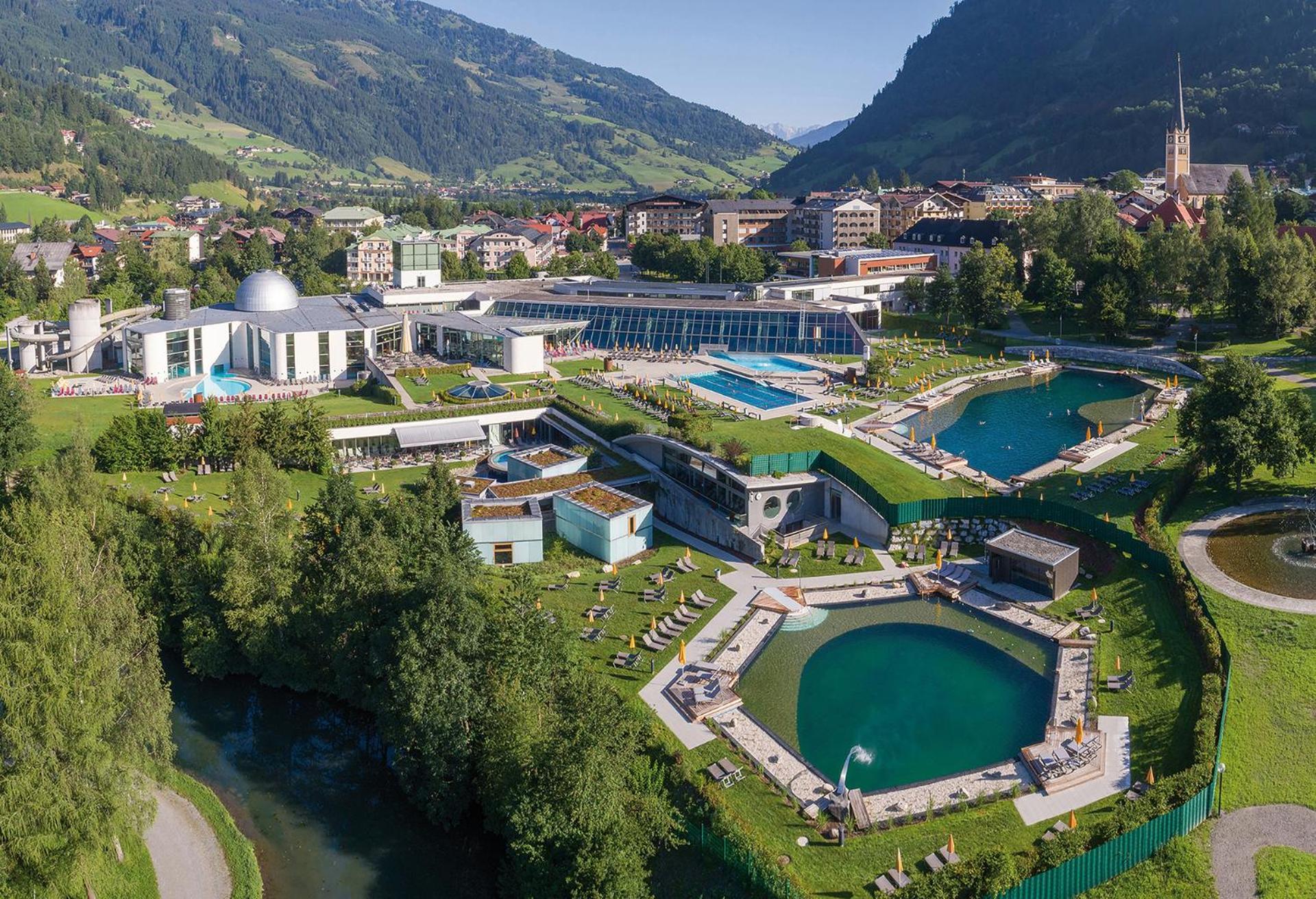 Bauernhofhotel "Die Unterbergerin": Farm Stay with Spa Access in Gastein Dorfgastein Exterior photo