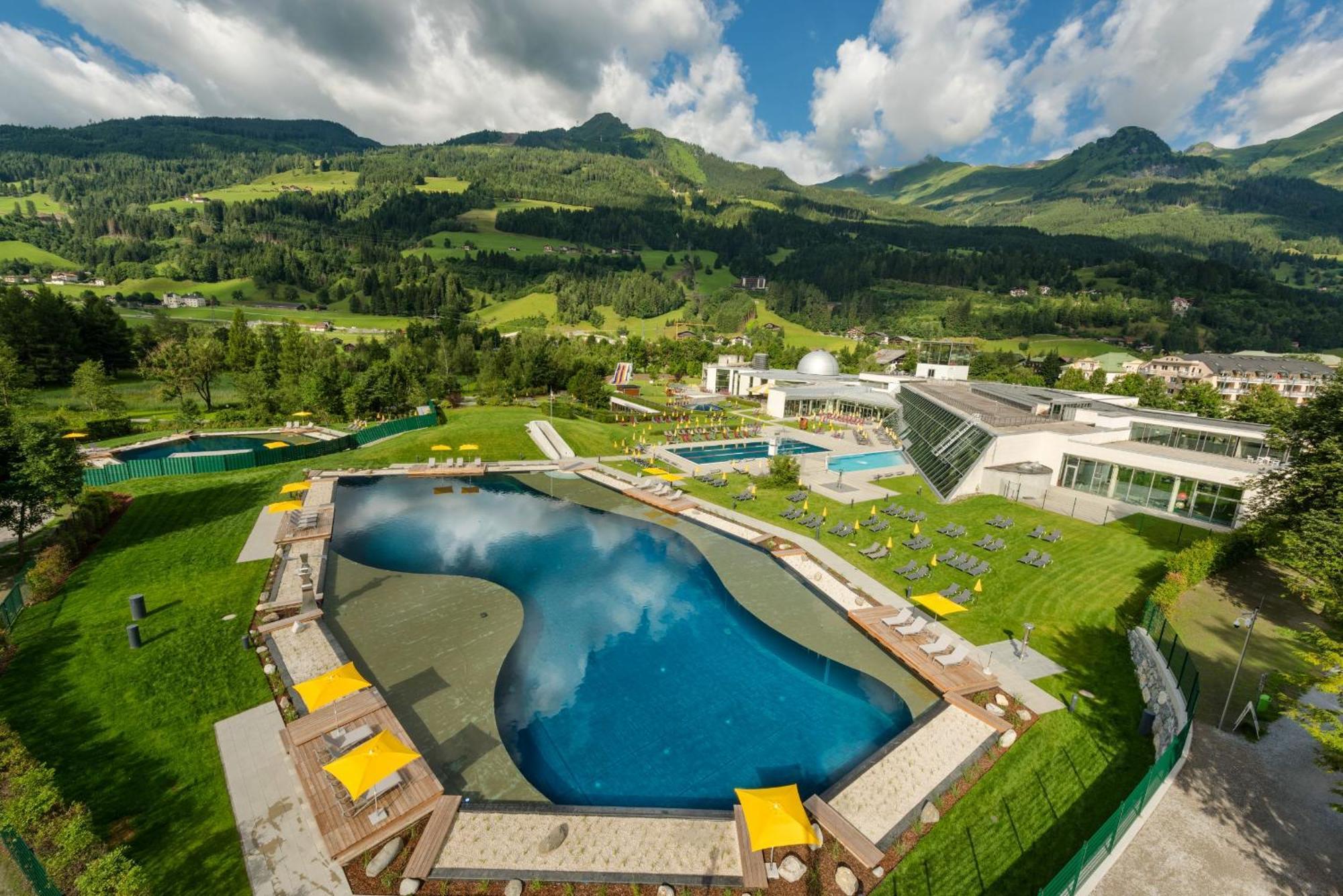 Bauernhofhotel "Die Unterbergerin": Farm Stay with Spa Access in Gastein Dorfgastein Exterior photo