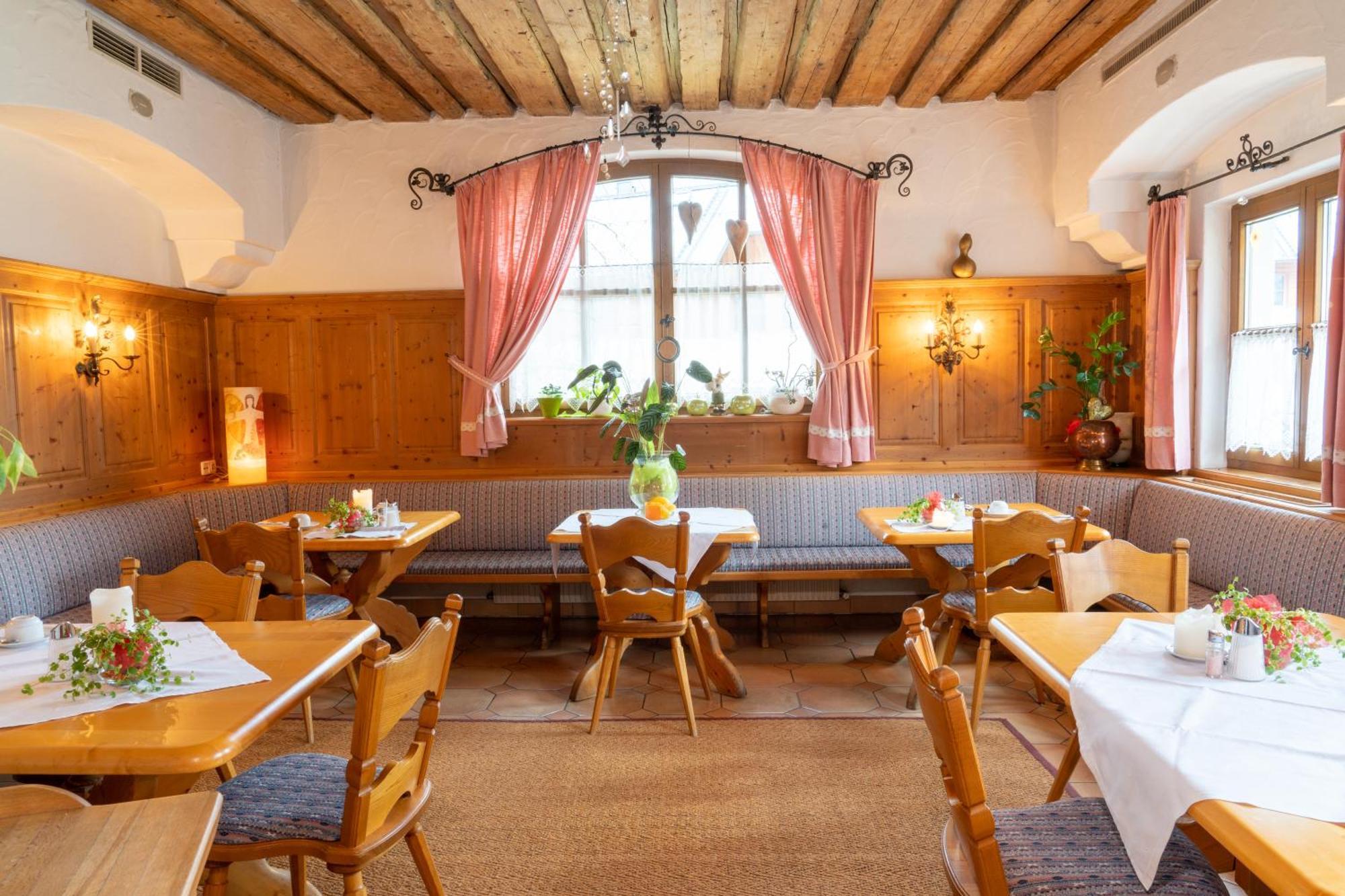 Bauernhofhotel "Die Unterbergerin": Farm Stay with Spa Access in Gastein Dorfgastein Exterior photo